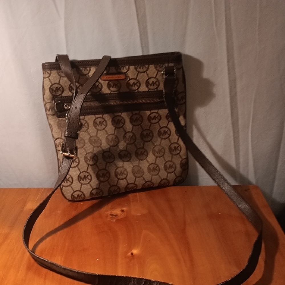 MK Michael Kors Crossbody Bag - Picture 1 of 12